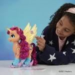My Little Pony – Eine Neue Generation Sing- und Skatespaß Sunny Starscout interaktives Pony 22,5 cm 50 Reaktionen Licht